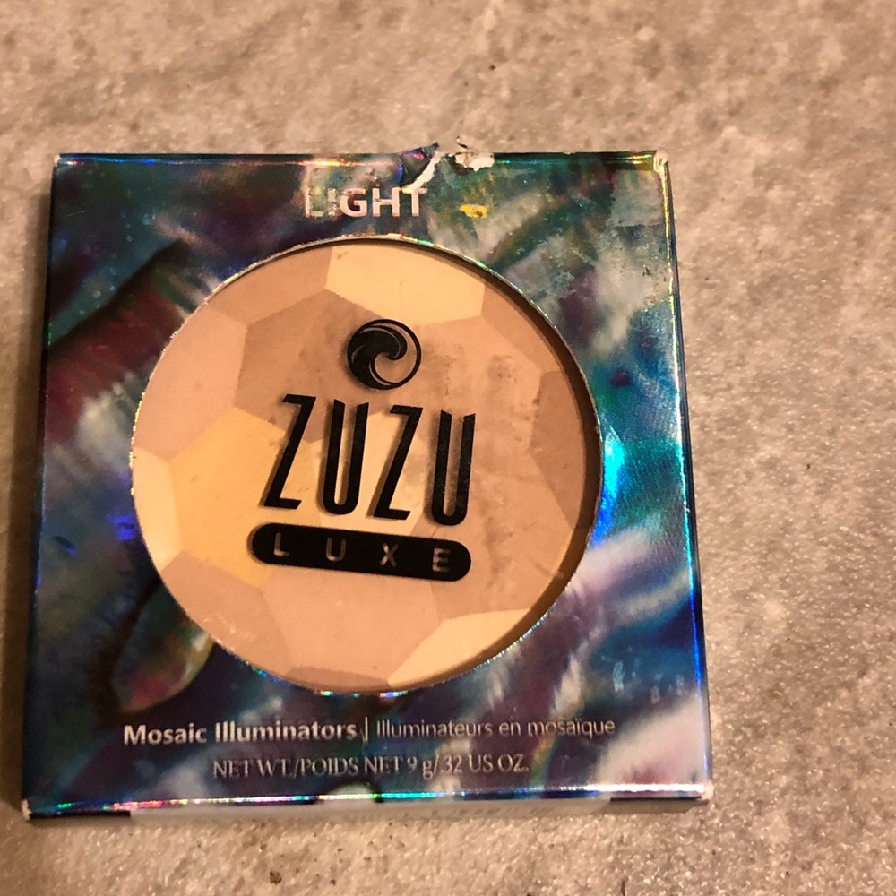 Zuzu Luxe Illuminator Make up